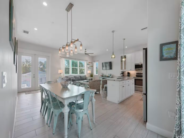 Luxurious Beach Getaway on Anna Maria Island Steps to Beach